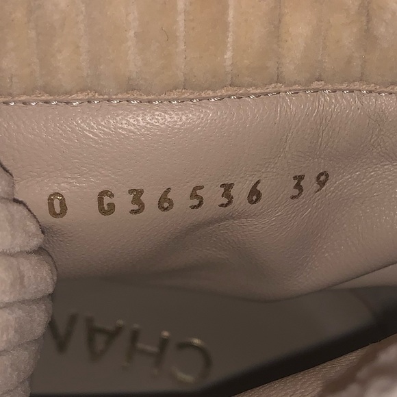 Chanel 20B Suede Beige Combat Boots Black Quilted Cap toe 39/ 9 AUTHENTIC - Picture 6 of 8